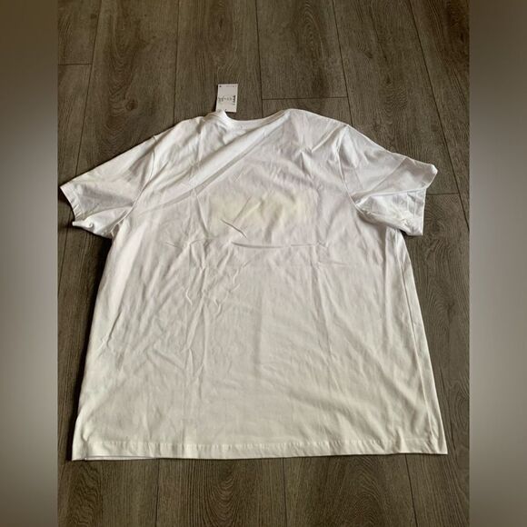 Nike men’s graphic t shirt - Picture 2 of 3